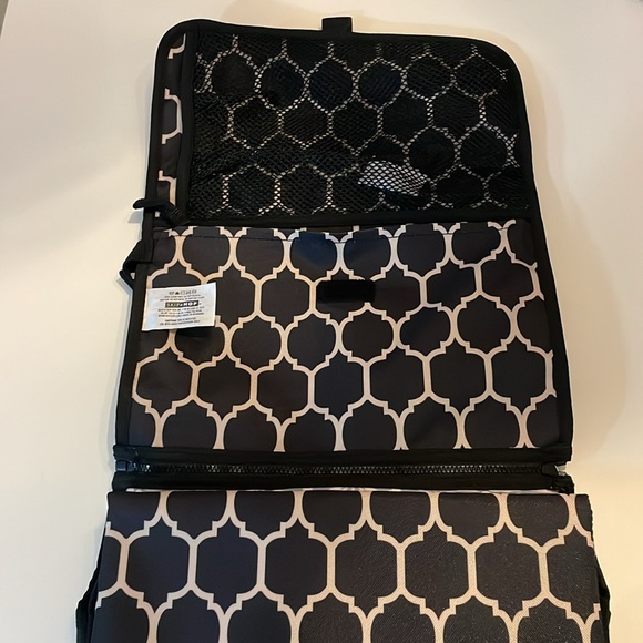 2/$30 Never Used Skip Hop Portable Changing Pad Station Clutch Bag - Picture 9 of 15